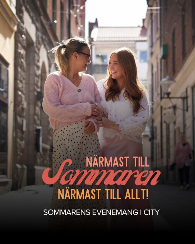 Sommaren i Kristianstad bjuder på allt från mysiga musikkvällar och storslagna festivaler till rockexplosioner och avslappnat parkhäng. 🎶🧡

I Kristianstad City har vi närmast till sommaren, närmast till allt. ☀️ Boka gärna bord på någon av citys restauranger och ta dig en shoppingtur innan kvällens festligheter tar vid.

👉🏻 Alla evenemang hittar du på visitkristianstad.se
Psst – spara gärna detta inlägg för sommarens festligheter! 🌟